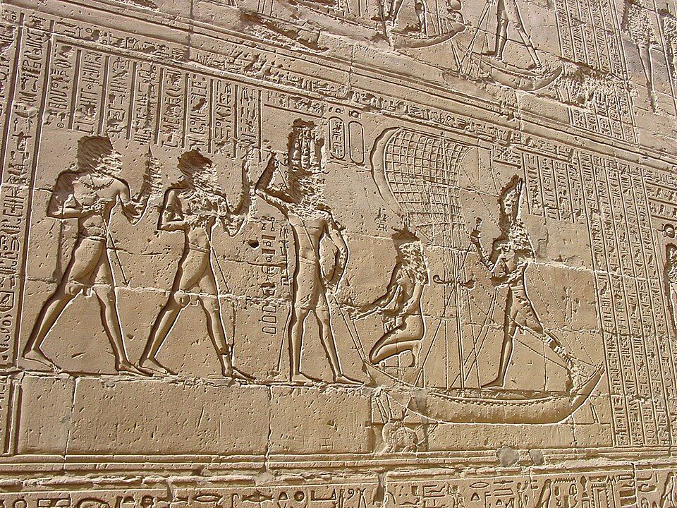 Relieve templo Edfu