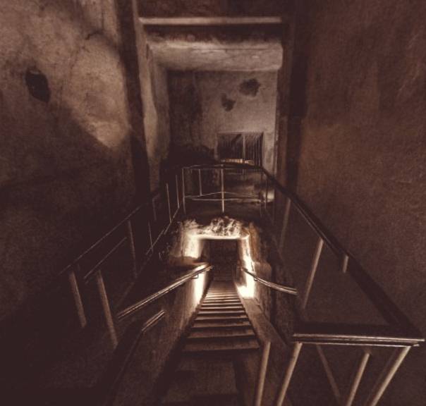 Interior Piramide Micrinos- Egipto